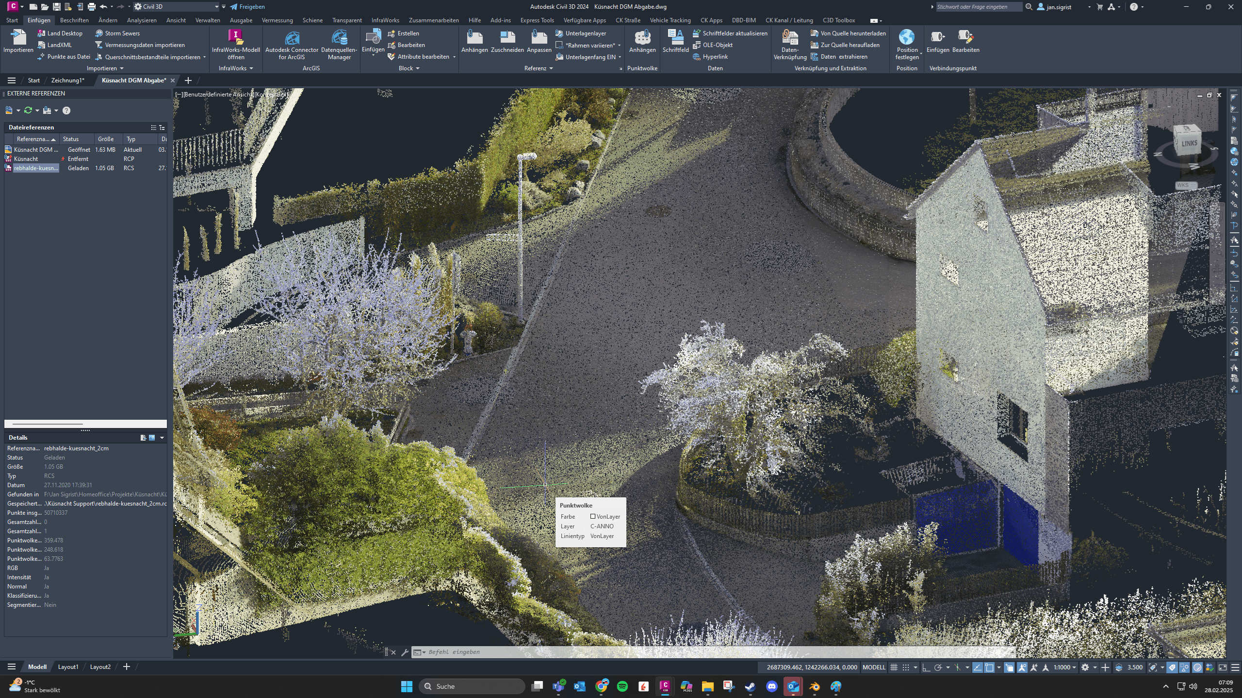 Point cloud of a road with retaining walls in Civil 3D